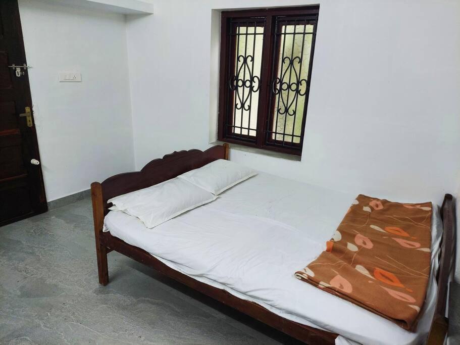 Forestay -3 Bhk Kochi *