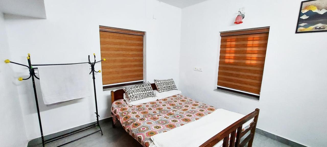 Forestay -3 Bhk Kochi *